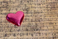 Hearts - Milk Chocolate 30g Hearts In Pink Foil Tub Of 30