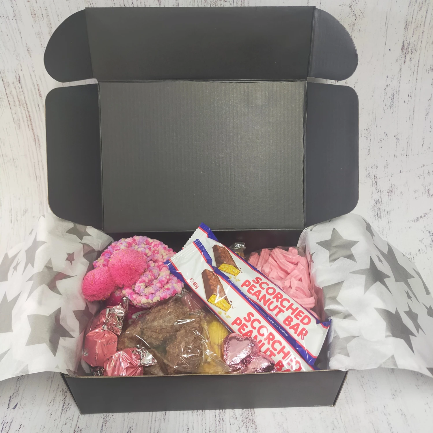 Hamper - Ladies Pamper Pack Of Sweets, Chocolates And Socks